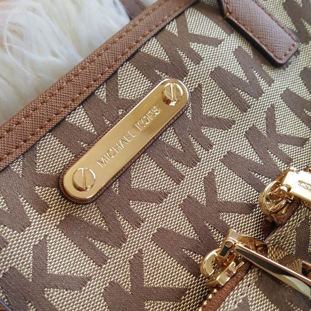 *SOLD NWT Michael Kors Monogram Handbag - Picture 5 of 5